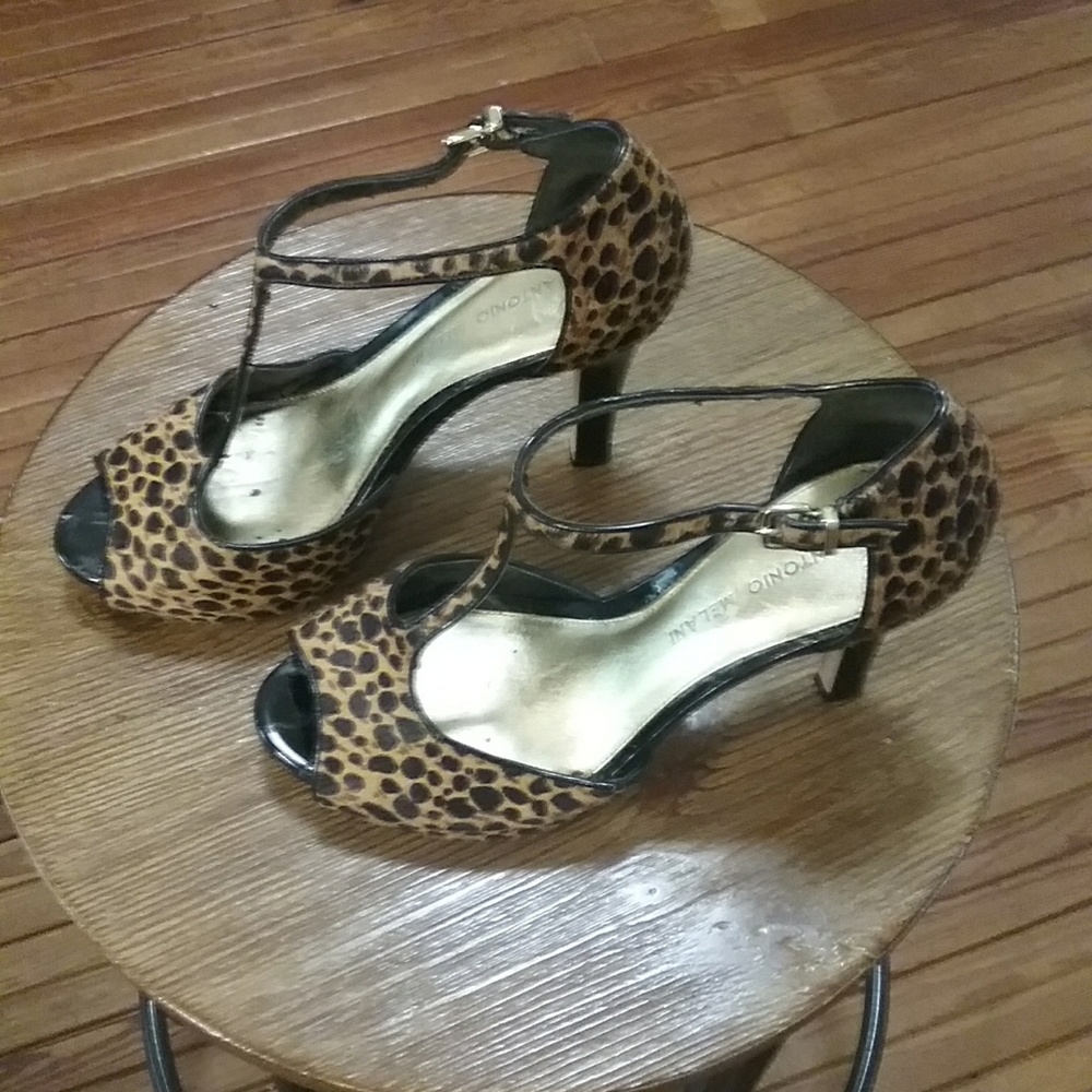 Antonio Melani calf hair Cheetah design heels sz 8